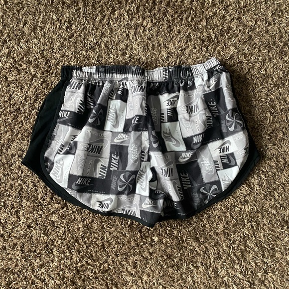 Nike Printed Tempo Shorts - Picture 2 of 2